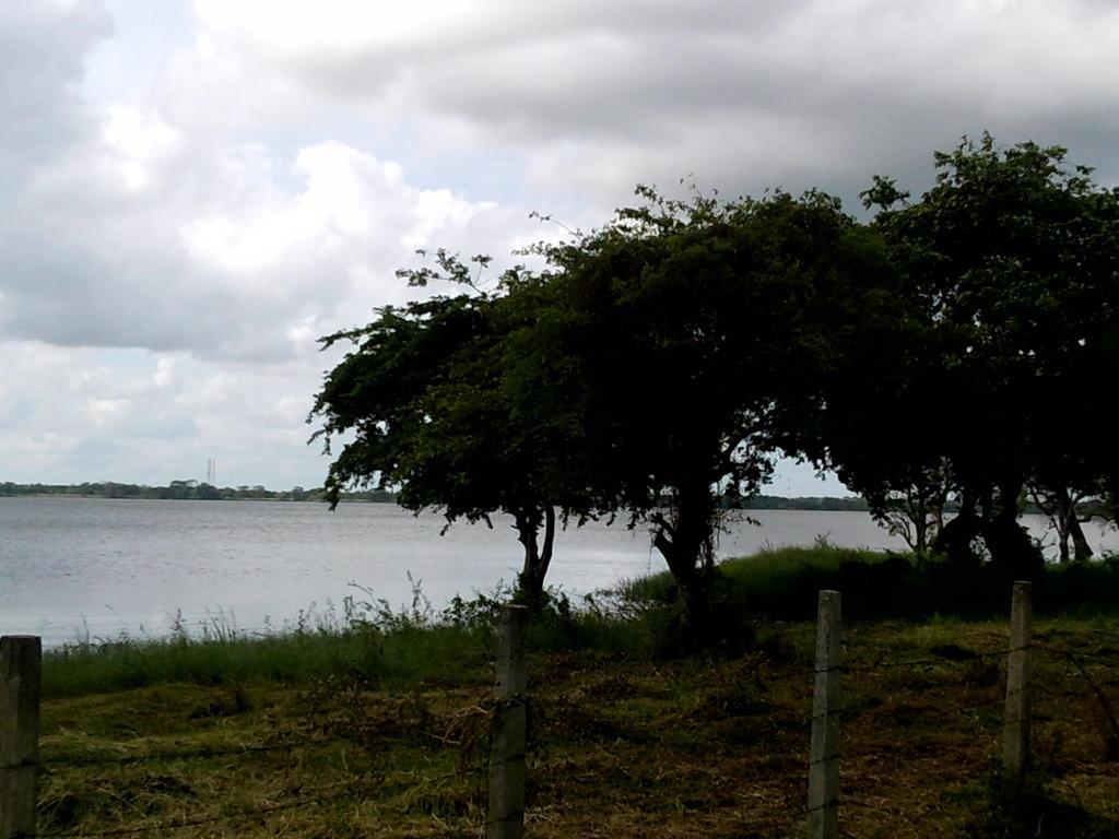 Lake Side Hotel Anuradhapura Exterior photo